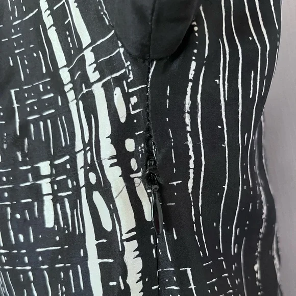 Elegant Black and White Women's Dress - Picture 5 of 5